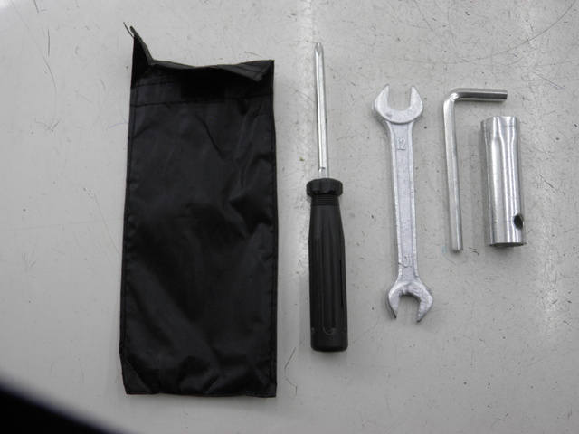 photo de TROUSSE A OUTILS JM MOTOR S-MAX 125 (2010 - 2014) - Zoom état d’usage