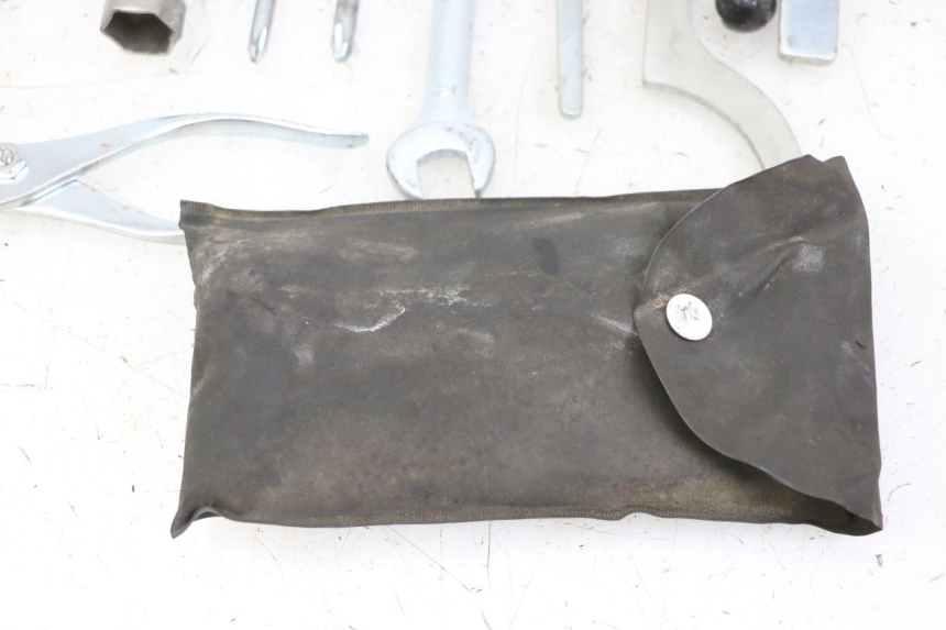 photo de TROUSSE A OUTILS KAWASAKI ZR7 ZR-7 S 750 (1999 - 2004) - Autre angle de vue