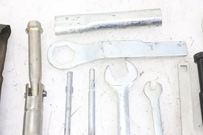 photo de TROUSSE A OUTILS KAWASAKI ZR7 ZR-7 S 750 (1999 - 2004) - État de surface