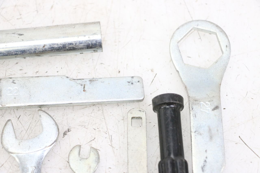 photo de TROUSSE A OUTILS KAWASAKI ZR7 ZR-7 S 750 (1999 - 2004) - Pièce contrôlée