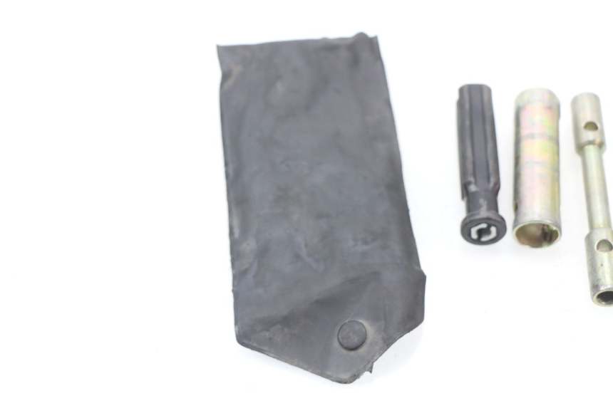 photo de TROUSSE A OUTILS LINHAI MONARCH 125 (2003 - 2005) - Autre angle de vue