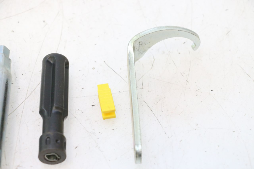 photo de TROUSSE A OUTILS PIAGGIO MP3 LT 400 (2007 - 2012) - État de surface