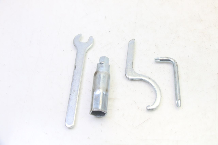 photo de TROUSSE A OUTILS PIAGGIO MP3 RL 250 (2006 - 2010) - Détail de la pièce