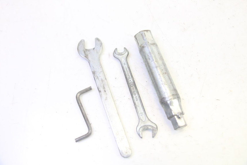 photo de TROUSSE A OUTILS PIAGGIO MP3 500 (2011 - 2015) - Détail de la pièce