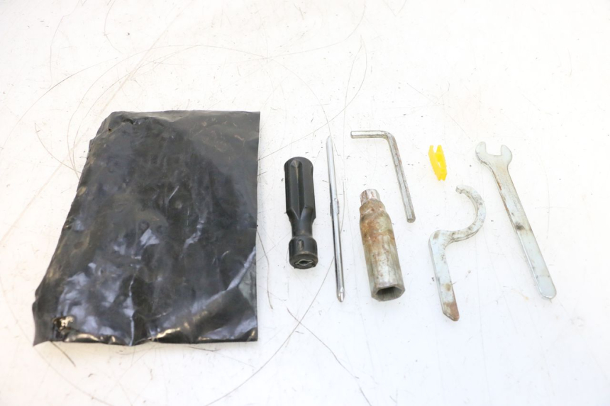 photo de TROUSSE A OUTILS PIAGGIO MP3 125 (2006 - 2014) - Vue principale