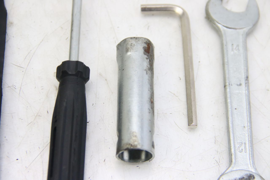 photo de TROUSSE A OUTILS JM MOTORS OLDIES 4T 50 (2010 - 2020) - Gros plan technique