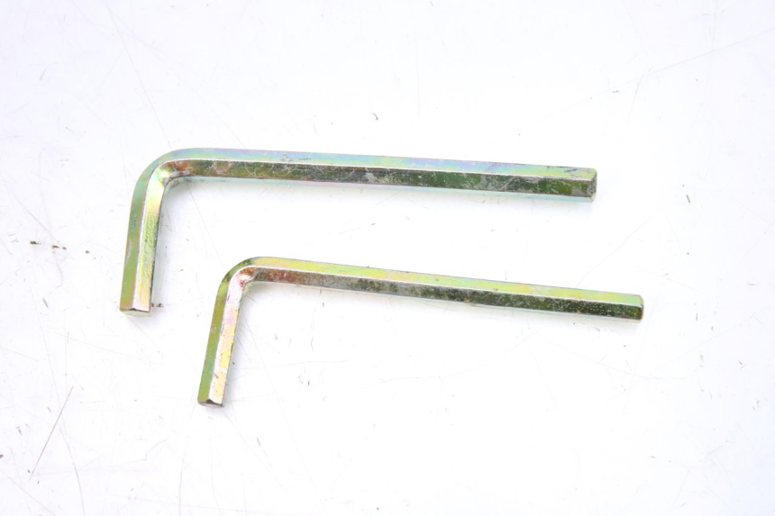 photo de TROUSSE A OUTILS KEEWAY OUTLOOK 125 (2007 - 2013) - Gros plan technique