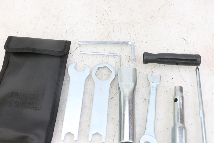 photo de TROUSSE A OUTILS ROYAL ENFIELD SCRAM 411 (2022 - 2024) - Détail de la pièce
