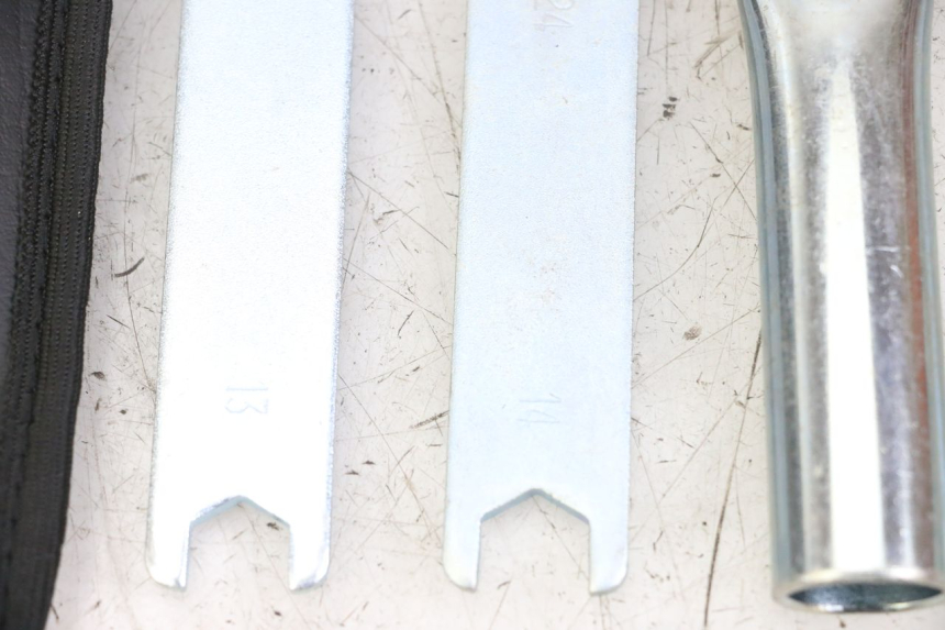 photo de TROUSSE A OUTILS ROYAL ENFIELD SCRAM 411 (2022 - 2024) - Autre angle de vue