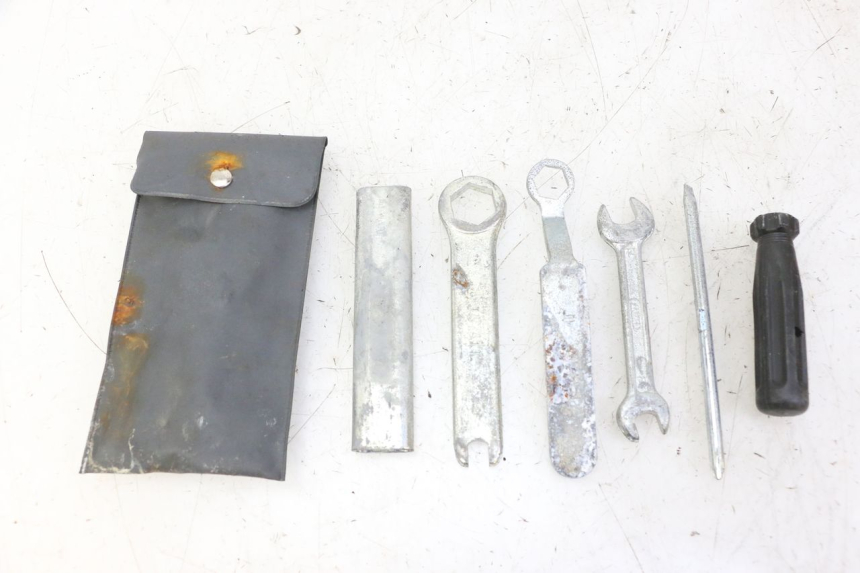 photo de TROUSSE A OUTILS HONDA SCV LEAD 100 (2003 - 2007) - Vue principale
