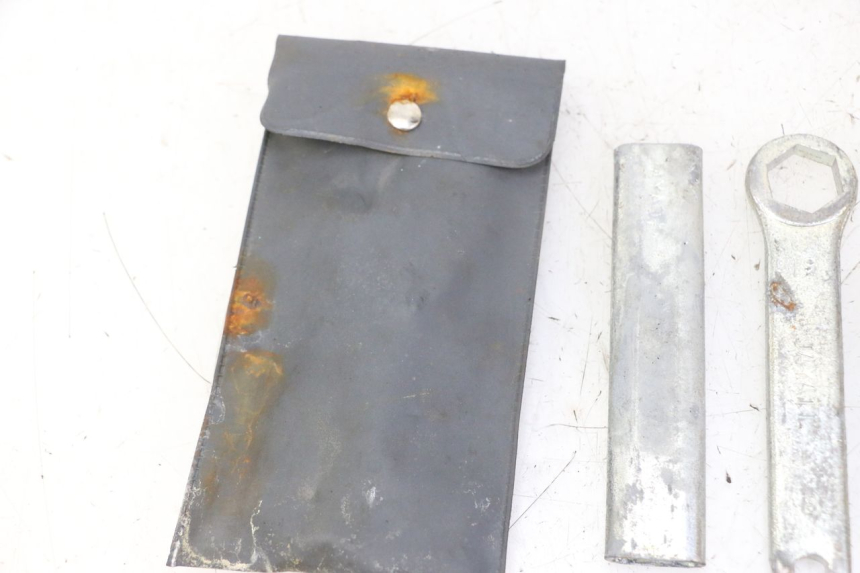 photo de TROUSSE A OUTILS HONDA SCV LEAD 100 (2003 - 2007) - Détails caractéristiques