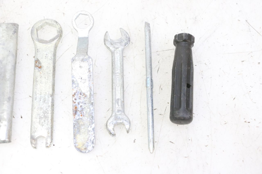 photo de TROUSSE A OUTILS HONDA SCV LEAD 100 (2003 - 2007) - Pièce contrôlée