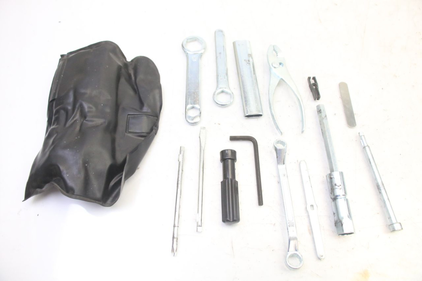 photo de TROUSSE A OUTILS HONDA ST PAN EUROPEAN 1300 (2002 - 2013) - Vue principale