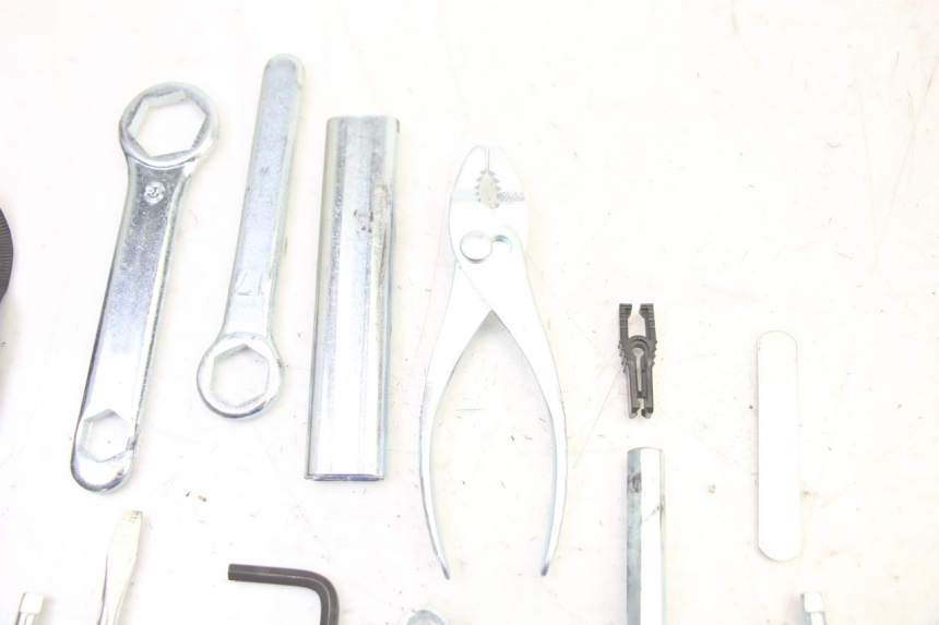 photo de TROUSSE A OUTILS HONDA ST PAN EUROPEAN 1300 (2002 - 2013) - Autre angle de vue