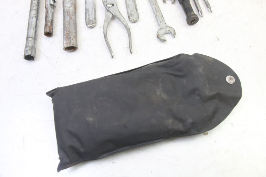 photo de TROUSSE A OUTILS SUZUKI SV S 650 (2003 - 2009) - Zoom état d’usage