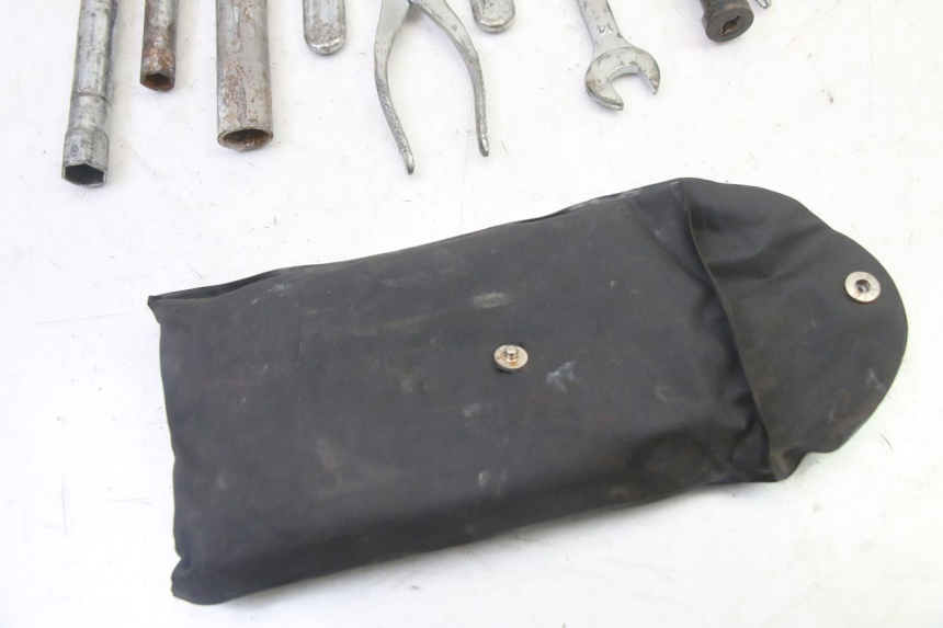photo de TROUSSE A OUTILS SUZUKI SV S 650 (2003 - 2009) - Autre angle de vue