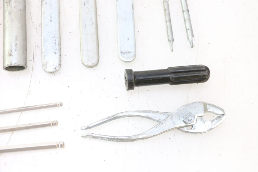 photo de TROUSSE A OUTILS SUZUKI SV S 650 (2003 - 2009) - Marquages et références