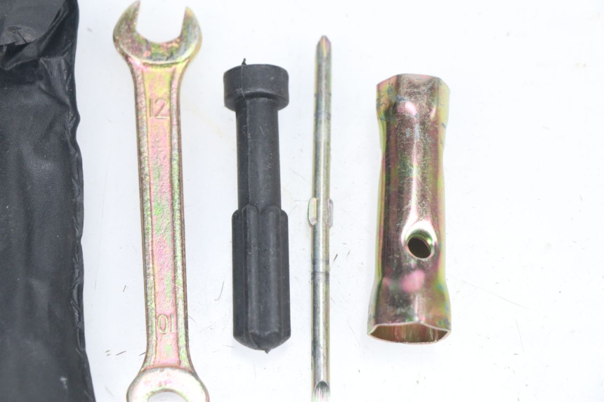 photo de TROUSSE A OUTILS BAOTIAN TRAVEL SPIRIT 50 (2010 - 2012) - Autre angle de vue