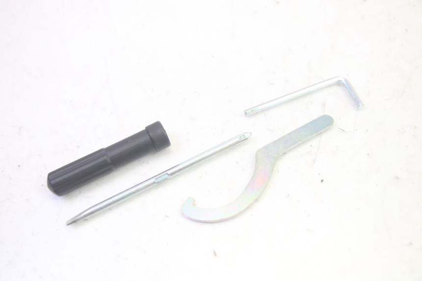 photo de TROUSSE A OUTILS YAMAHA TRICITY 300 (2020 - 2024) - Autre angle de vue