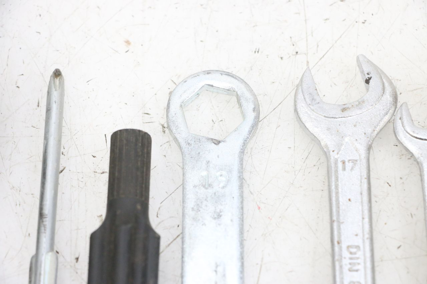 photo de TROUSSE A OUTILS YAMAHA TZR 50 (2008 - 2016) - Marquages et références