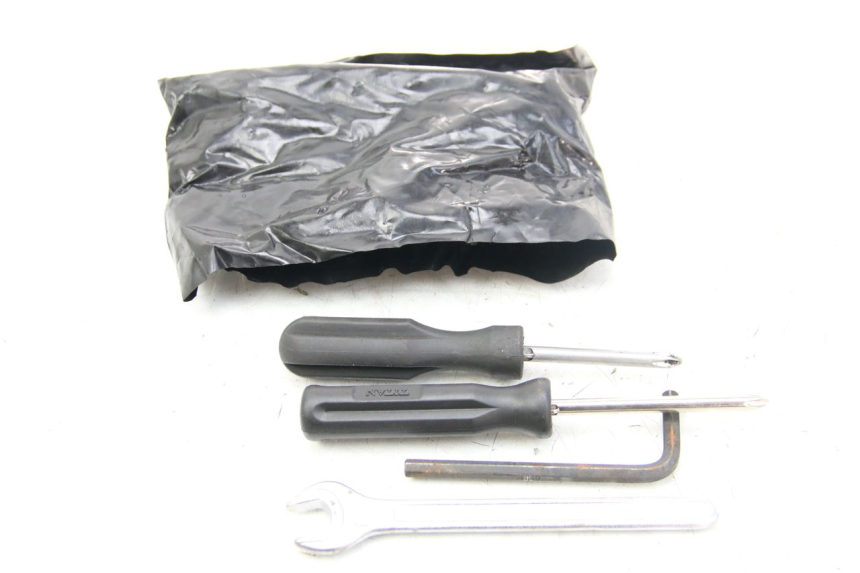 photo de TROUSSE A OUTILS PIAGGIO VESPA GRANTURISMO 125 (2003 - 2007) - Vue principale