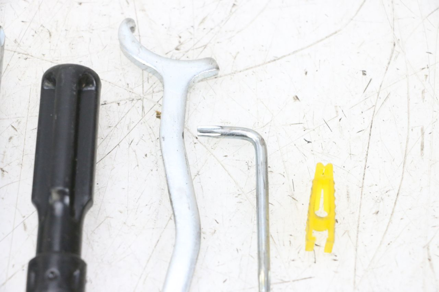 photo de TROUSSE A OUTILS PIAGGIO VESPA GTS SUPER IE 125 (2009 - 2016) - Gros plan technique