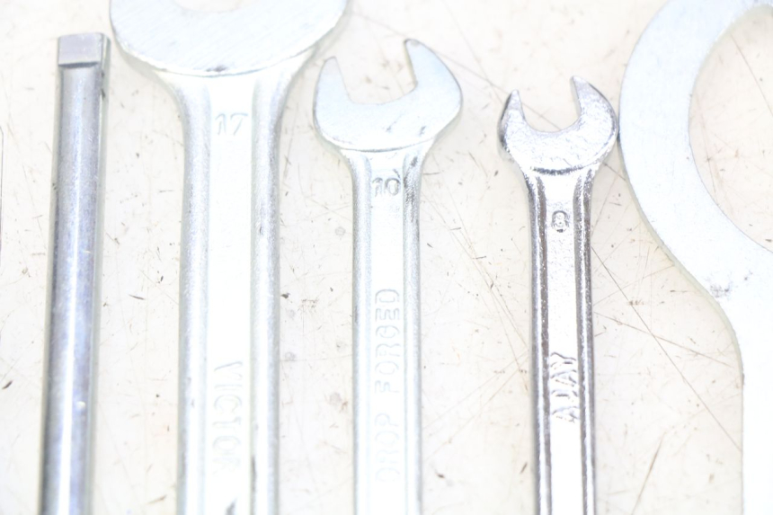 photo de TROUSSE A OUTILS YAMAHA XMAX X-MAX 125 (2006 - 2009) - Vue d’ensemble