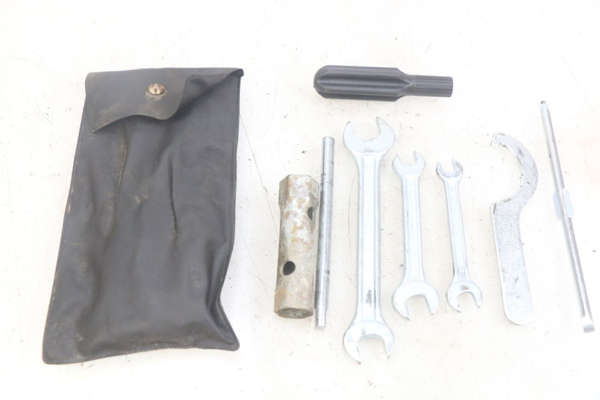 photo de TROUSSE A OUTILS YAMAHA XMAX X-MAX 125 (2006 - 2009) - Autre angle de vue