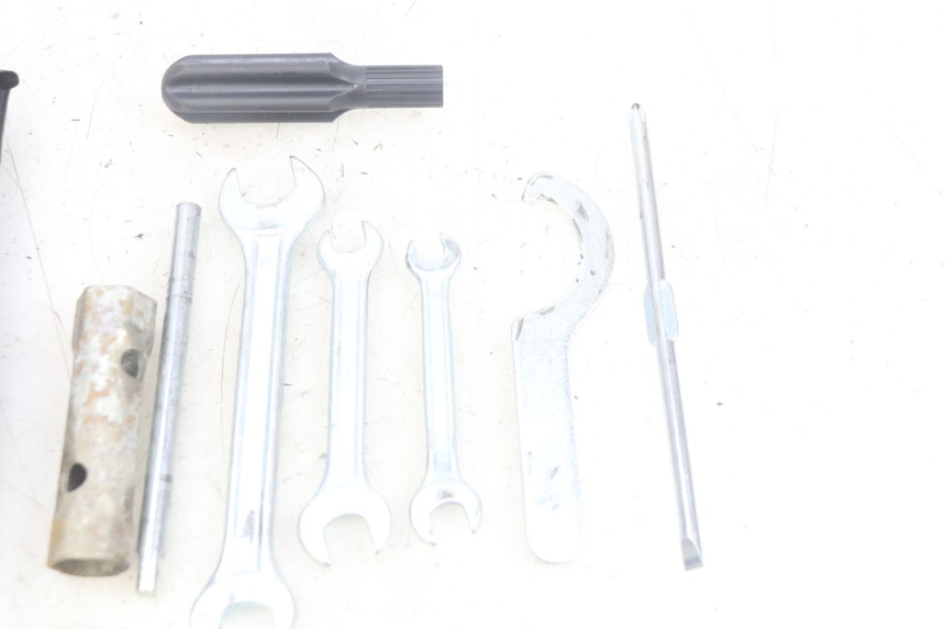 photo de TROUSSE A OUTILS YAMAHA XMAX X-MAX 125 (2006 - 2009) - Vue d’ensemble