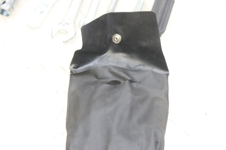photo de TROUSSE A OUTILS YAMAHA X-MAX XMAX 250 (2006 - 2009) - Autre angle de vue