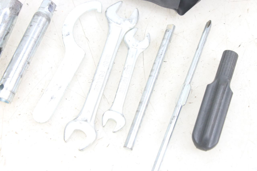 photo de TROUSSE A OUTILS YAMAHA X-MAX XMAX 250 (2006 - 2009) - Vue d’ensemble