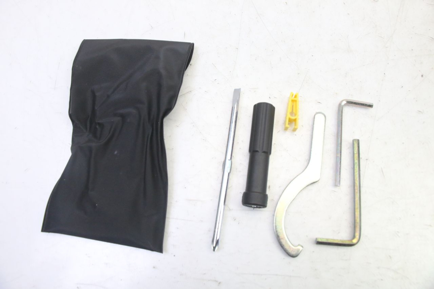 photo de TROUSSE A OUTILS YAMAHA XMAX X-MAX 125 (2021 - 2025) - Détail de la pièce
