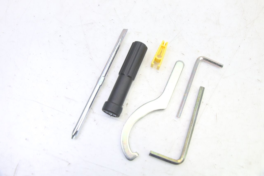 photo de TROUSSE A OUTILS YAMAHA XMAX X-MAX 125 (2021 - 2025) - Vue d’ensemble