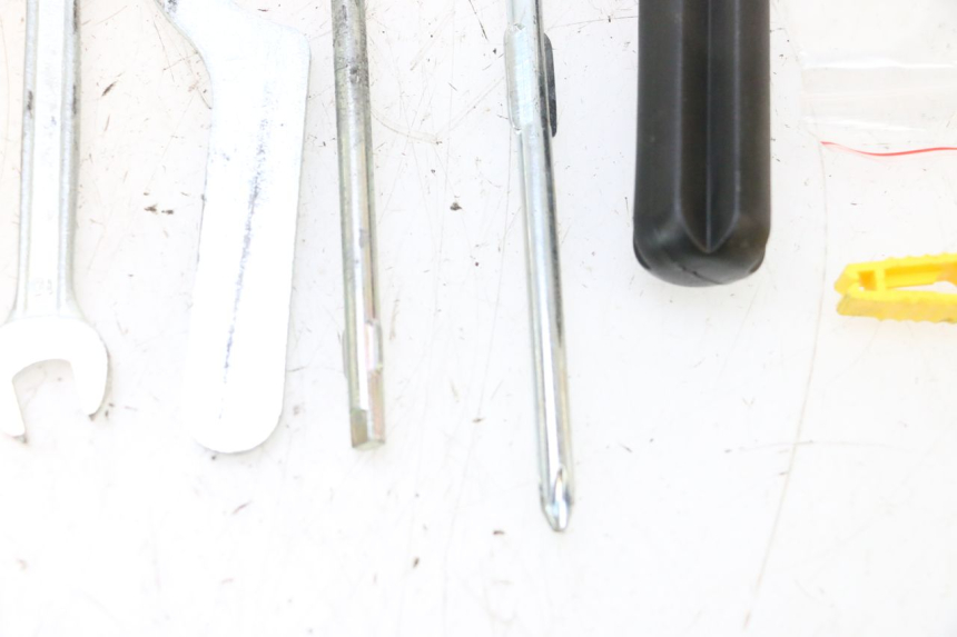 photo de TROUSSE A OUTILS YAMAHA X-MAX XMAX 125 (2010 - 2013) - Pièce contrôlée