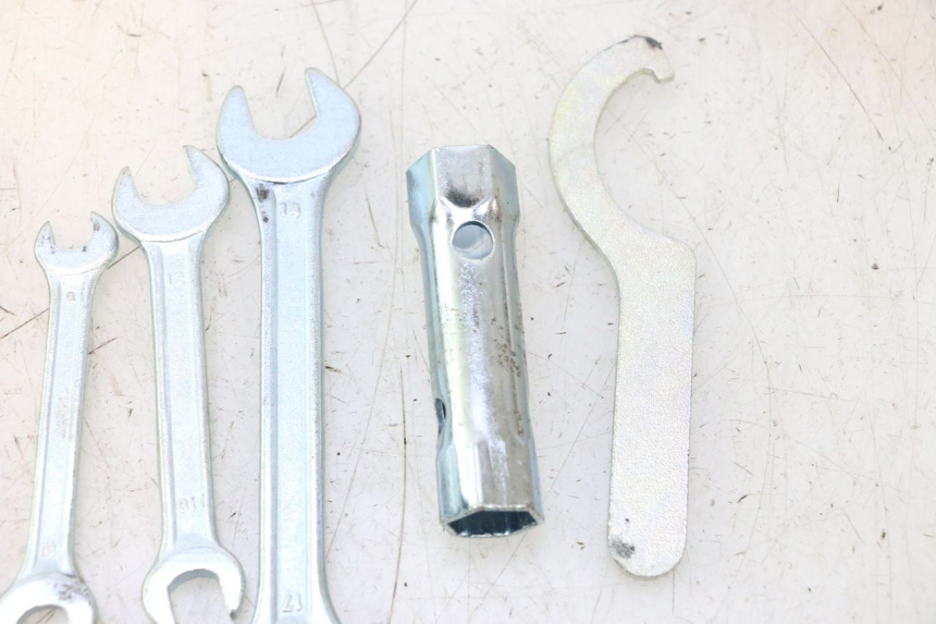 photo de TROUSSE A OUTILS YAMAHA XMAX X-MAX 125 (2006 - 2009) - Vue d’ensemble
