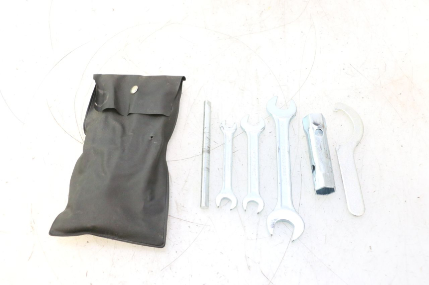 photo de TROUSSE A OUTILS YAMAHA XMAX X-MAX 125 (2006 - 2009) - Marquages et références