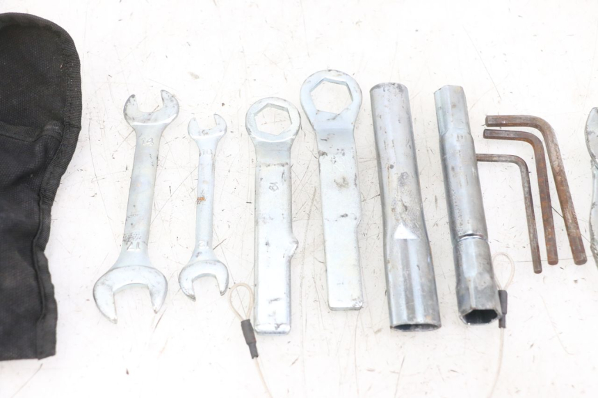 photo de TROUSSE A OUTILS YAMAHA XJ6 ABS 600 (2008 - 2016) - Détail de la pièce