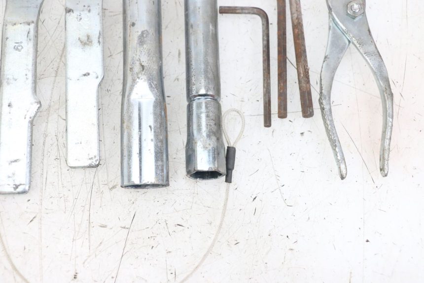 photo de TROUSSE A OUTILS YAMAHA XJ6 ABS 600 (2008 - 2016) - Autre angle de vue