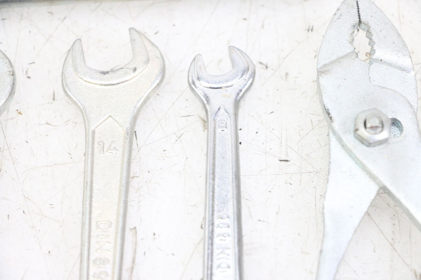 photo de TROUSSE A OUTILS HONDA XLV VARADERO 125 (2000 - 2006) - Vue produit