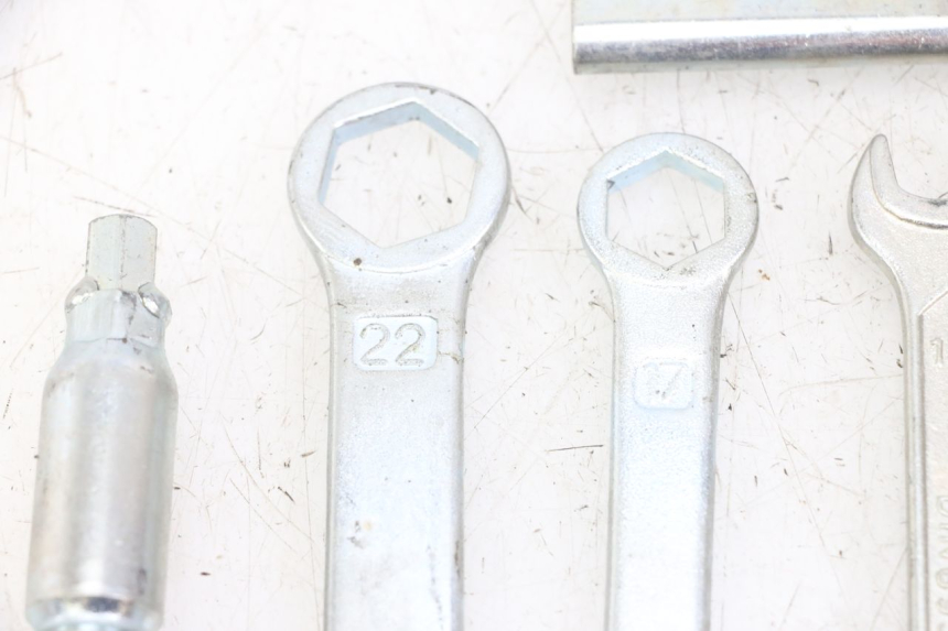 photo de TROUSSE A OUTILS HONDA XLV VARADERO 125 (2000 - 2006) - Détails caractéristiques