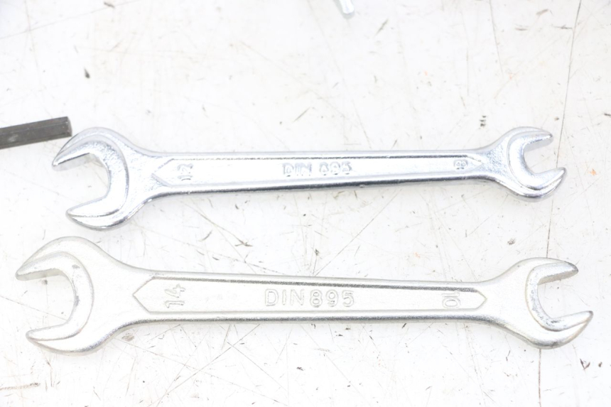 photo de TROUSSE A OUTILS HONDA XLV VARADERO 125 (2000 - 2006) - Vue d’ensemble