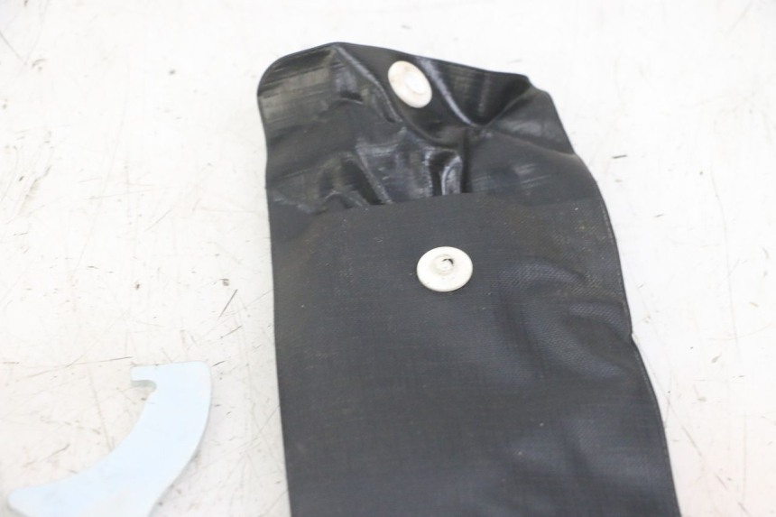 photo de TROUSSE A OUTILS HONDA XLV VARADERO 125 (2000 - 2006) - Points de fixation