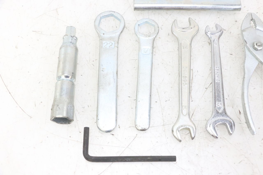 photo de TROUSSE A OUTILS HONDA XLV VARADERO 125 (2000 - 2006) - État de surface