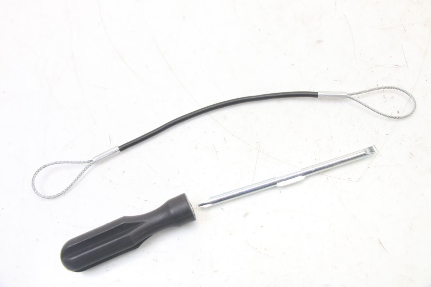 photo de TROUSSE A OUTILS YAMAHA TRACER 7 700 (2020 - 2024) - Détail de la pièce