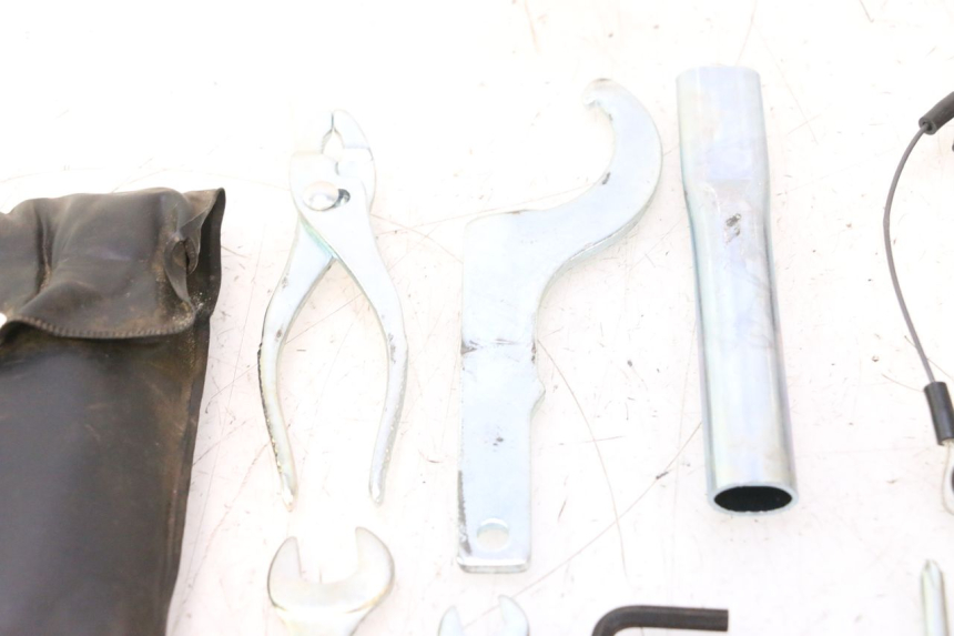 photo de TROUSSE A OUTILS YAMAHA YZF R6 600 (2008 - 2009) - Points de fixation