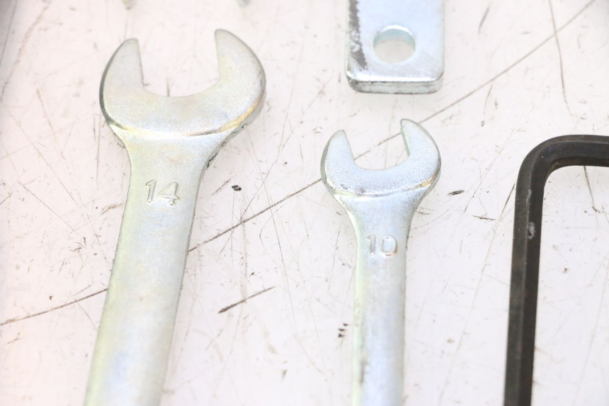 photo de TROUSSE A OUTILS YAMAHA YZF R6 600 (2008 - 2009) - Marquages et références