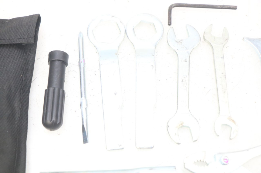 photo de TROUSSE A OUTILS KAWASAKI Z 650 (2016 - 2019) - Points de fixation