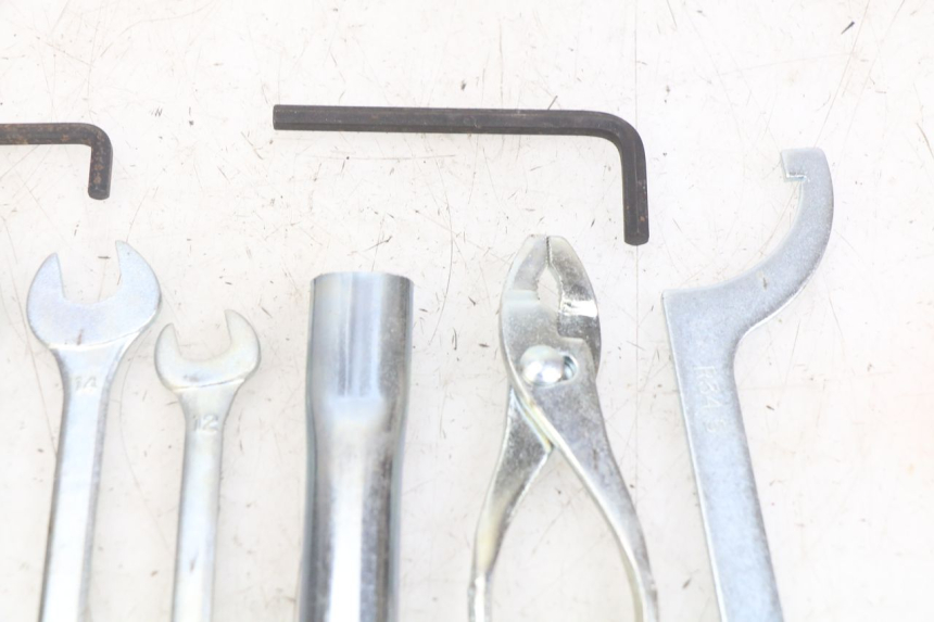 photo de TROUSSE A OUTILS KAWASAKI Z 750 (2007 - 2013) - Gros plan technique