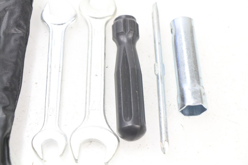 photo de TROUSSE A OUTILS UNIVERSAL BIKE ZN50QT-11B 50 (2018 - 2021) - Détail de la pièce