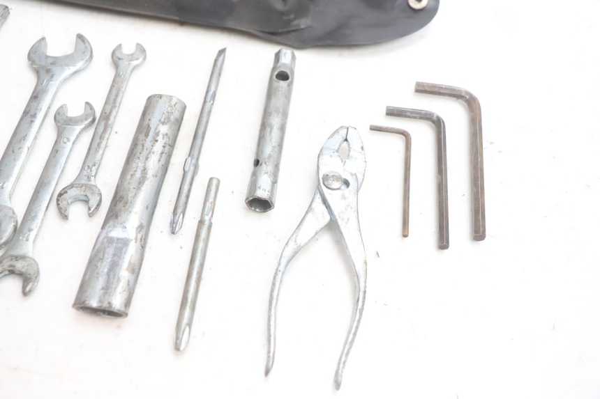 photo de TROUSSE A OUTILS KAWASAKI ZX-6R ZX6R 600 (2000 - 2002) - Zoom état d’usage
